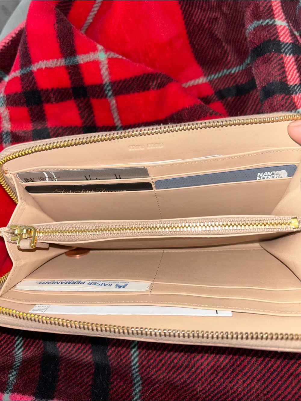Miu Miu Pale Creme Patent leather Zip-Around Wallet with Gold Logo - Picture 3 of 4